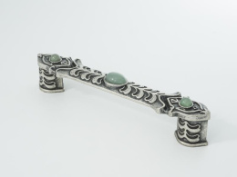Ручка мебельная  Amulet 128 мм  OS+J  старое серебро+камень (Нефрит)  ADELIA Ручка мебельная  Amulet 128 мм  OS+J  старое серебро+камень (Нефрит)  ADELIA